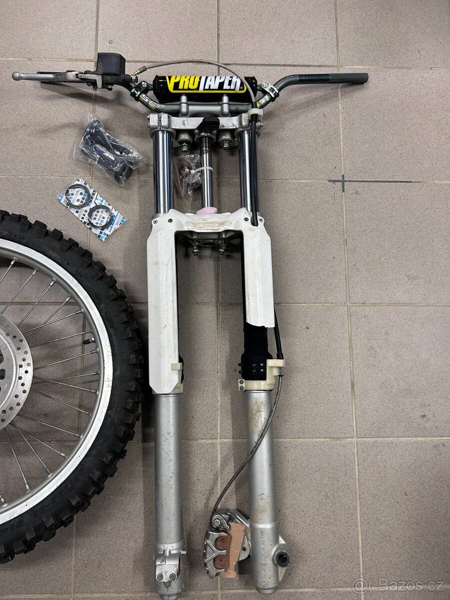 Komplet TT600R přední odpružení, brýle, kolo řidítka, brzda