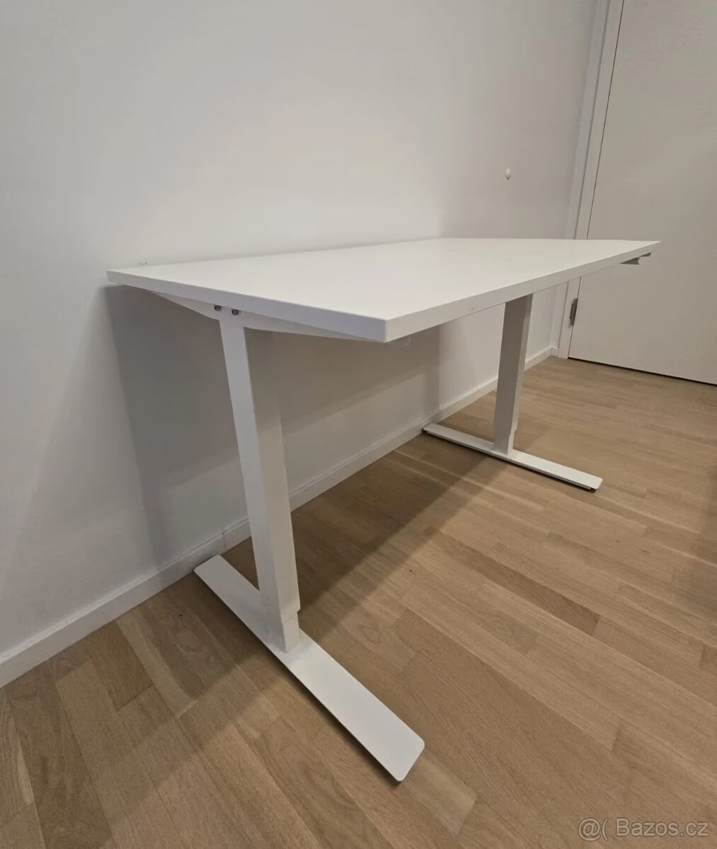 Výškově nastavitelný stůl Ikea Trotteen