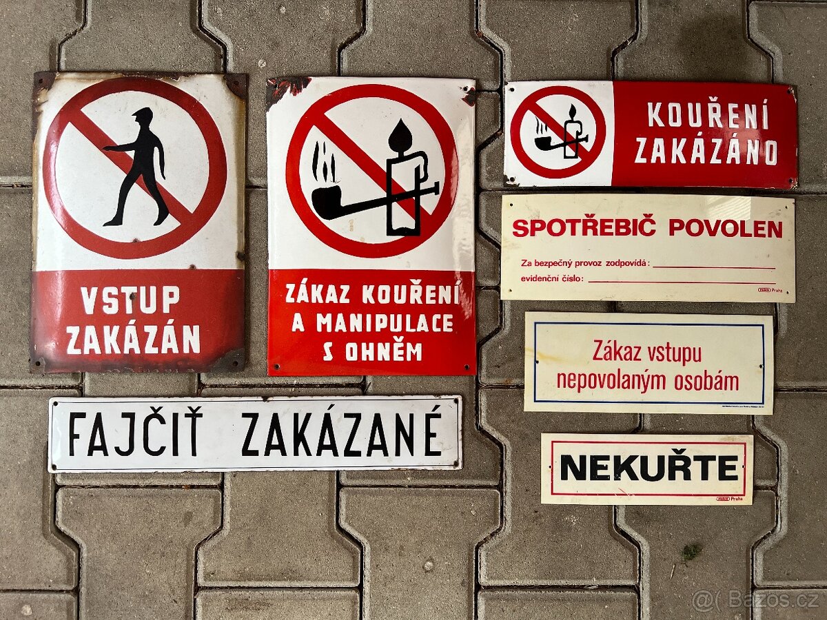 Staré smaltované a plastové cedule