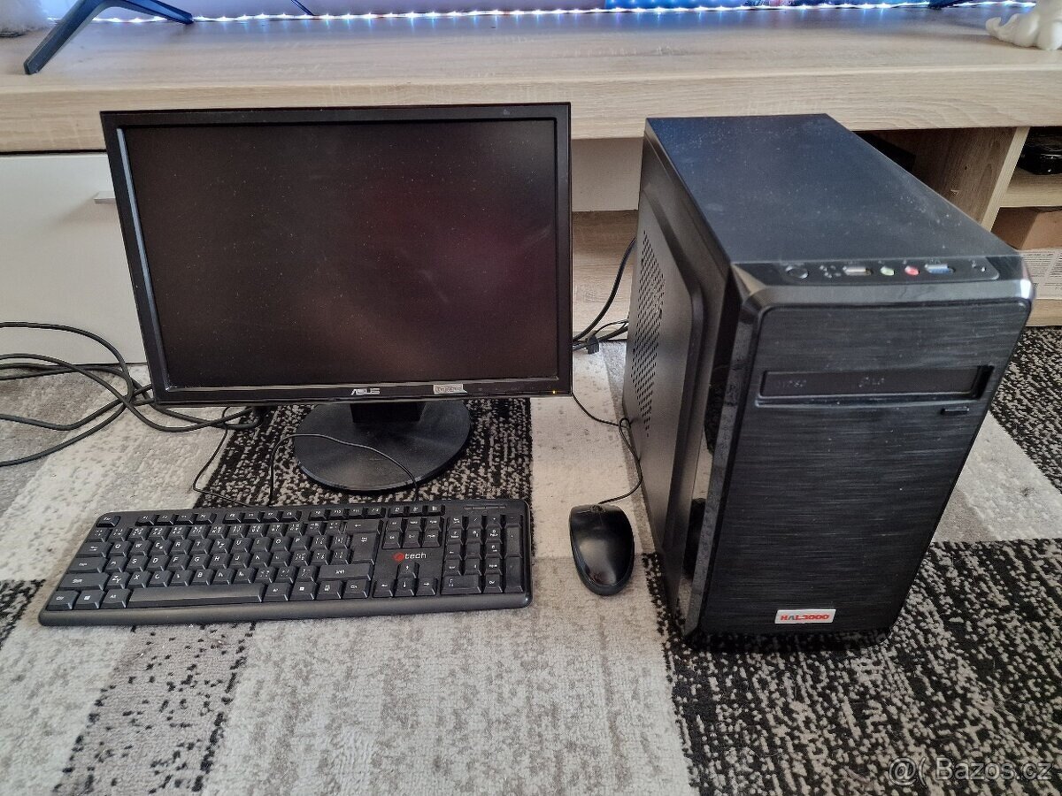 Počítač s lcd na filmy internet kancelářské práce atd Win 11