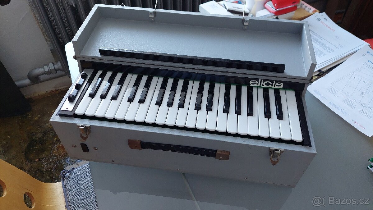 Retro piano Delicia