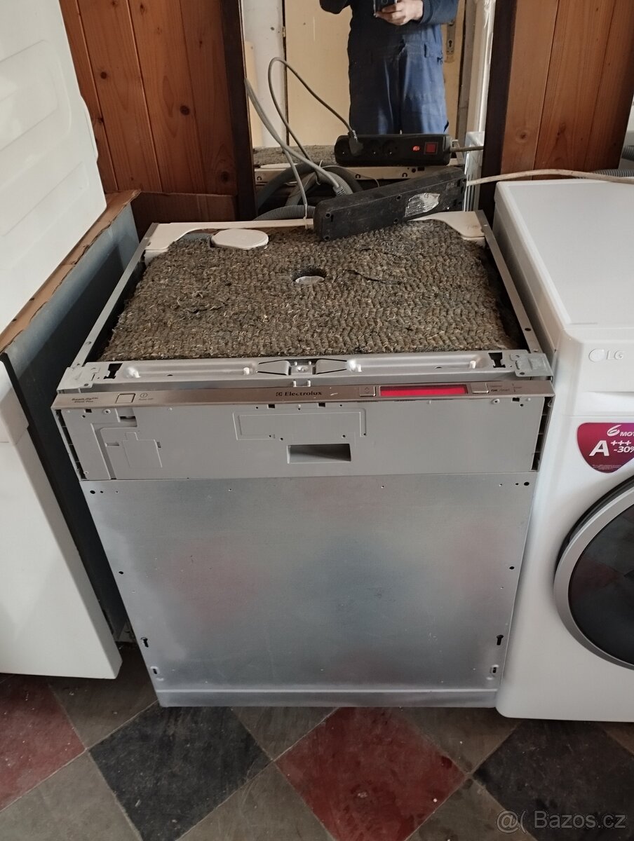 Plně vestavná myčka Electrolux