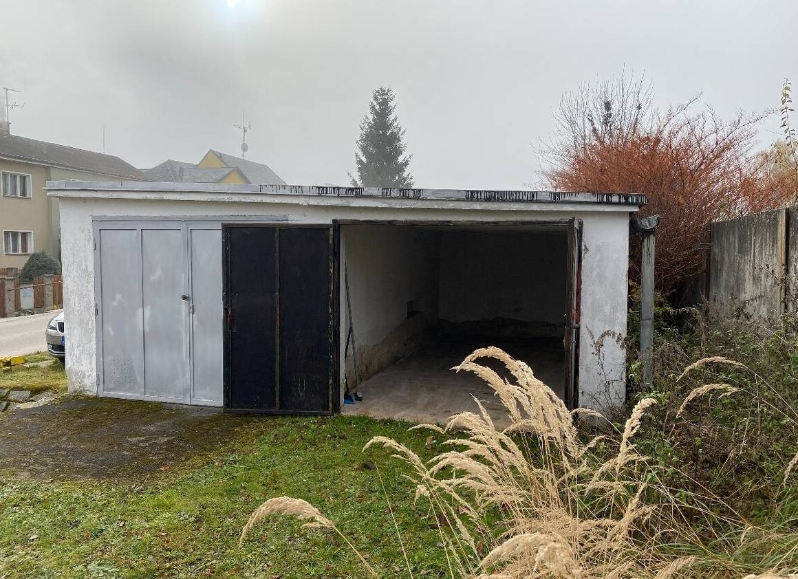 Pronájem garáže Planá u Českých Budějovic - u letiště