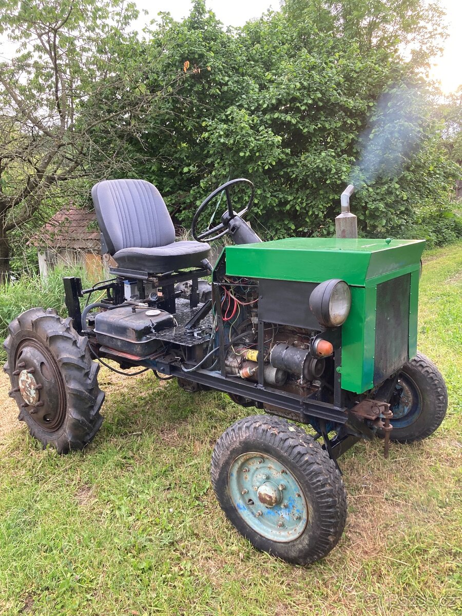 Malotraktor Perkins 2500D