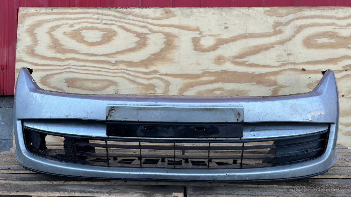 89.PŘEDNÍ NÁRAZNÍK RENAULT LAGUNA III