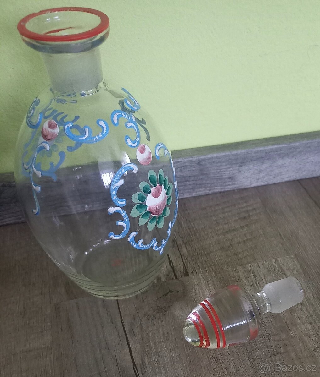 Stará malovaná karafa