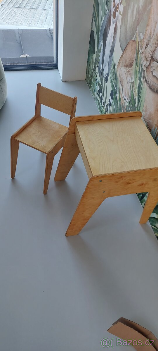 Detsky stolek se zidlolickou