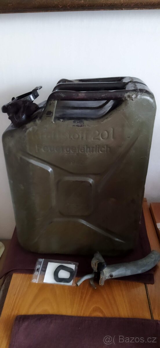 Plechový kanystr Wehrmacht r. 1942 s nalévacím hrdlem