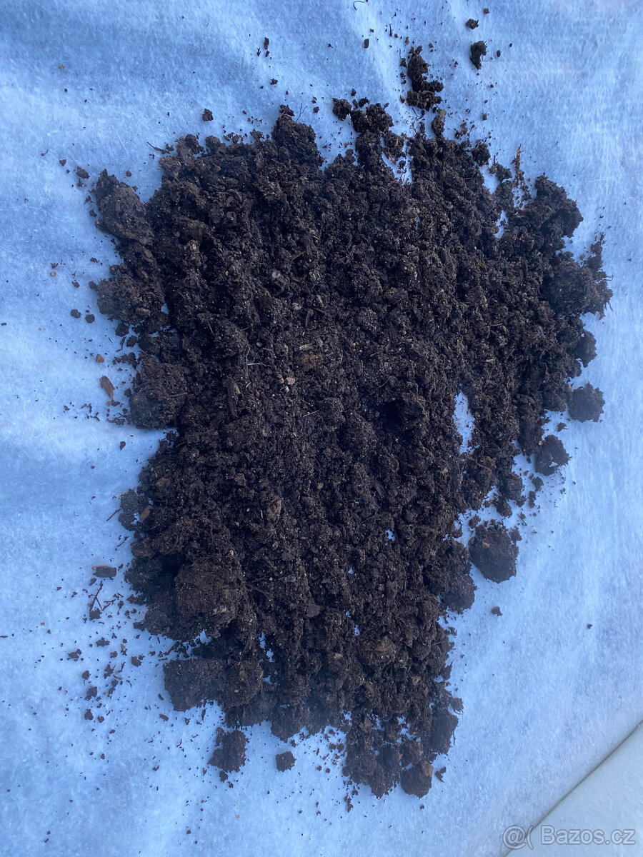 Zahradní kompost - 3 letý tříděný z našeho statku