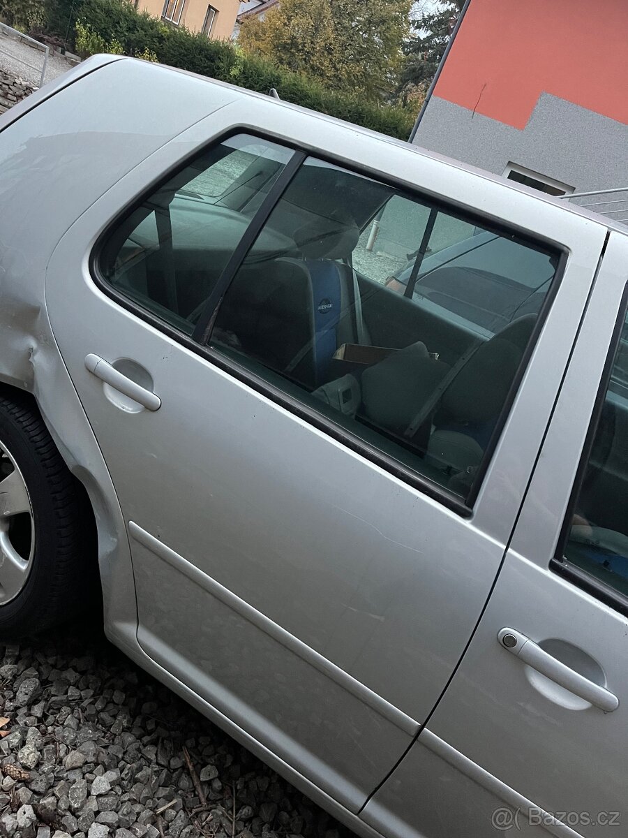 VW Golf IV -  zadní dveře hatchback