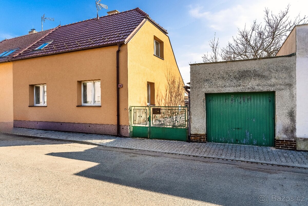 Prodej rodinného domu 4+1 s garáží a zahrádkou, Kosmonosy