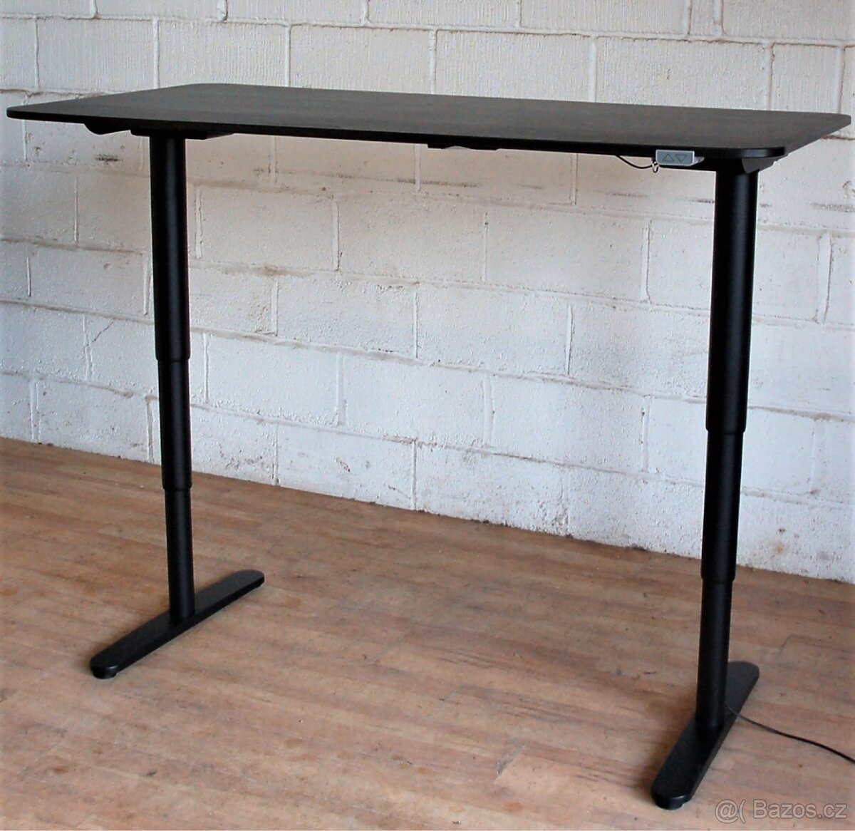 elektrický zvedací stůl IKEA Bekant