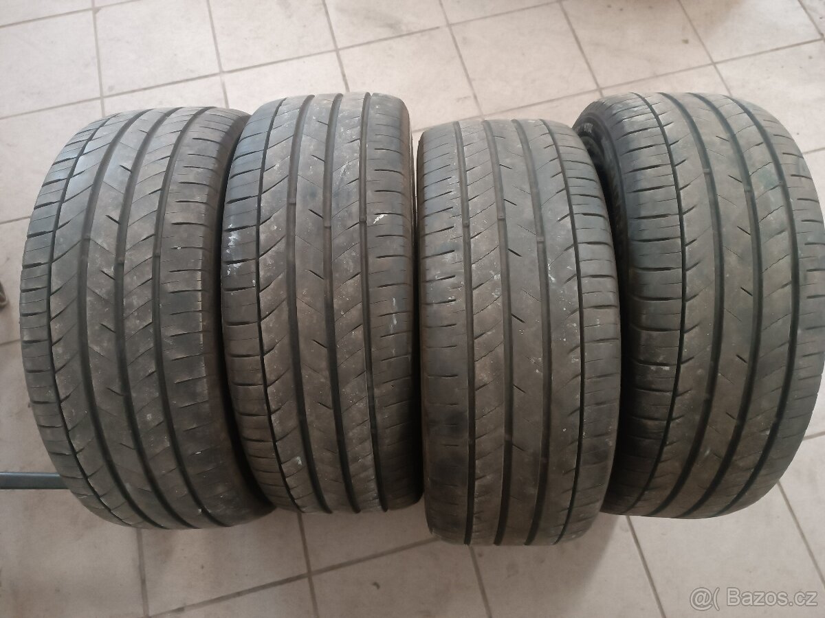 Letní pneu Kumho 235/45/17