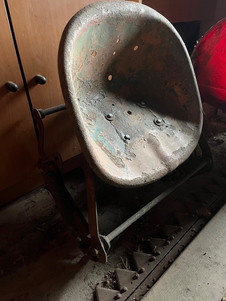 Prodám originál sedačku na ZETOR25