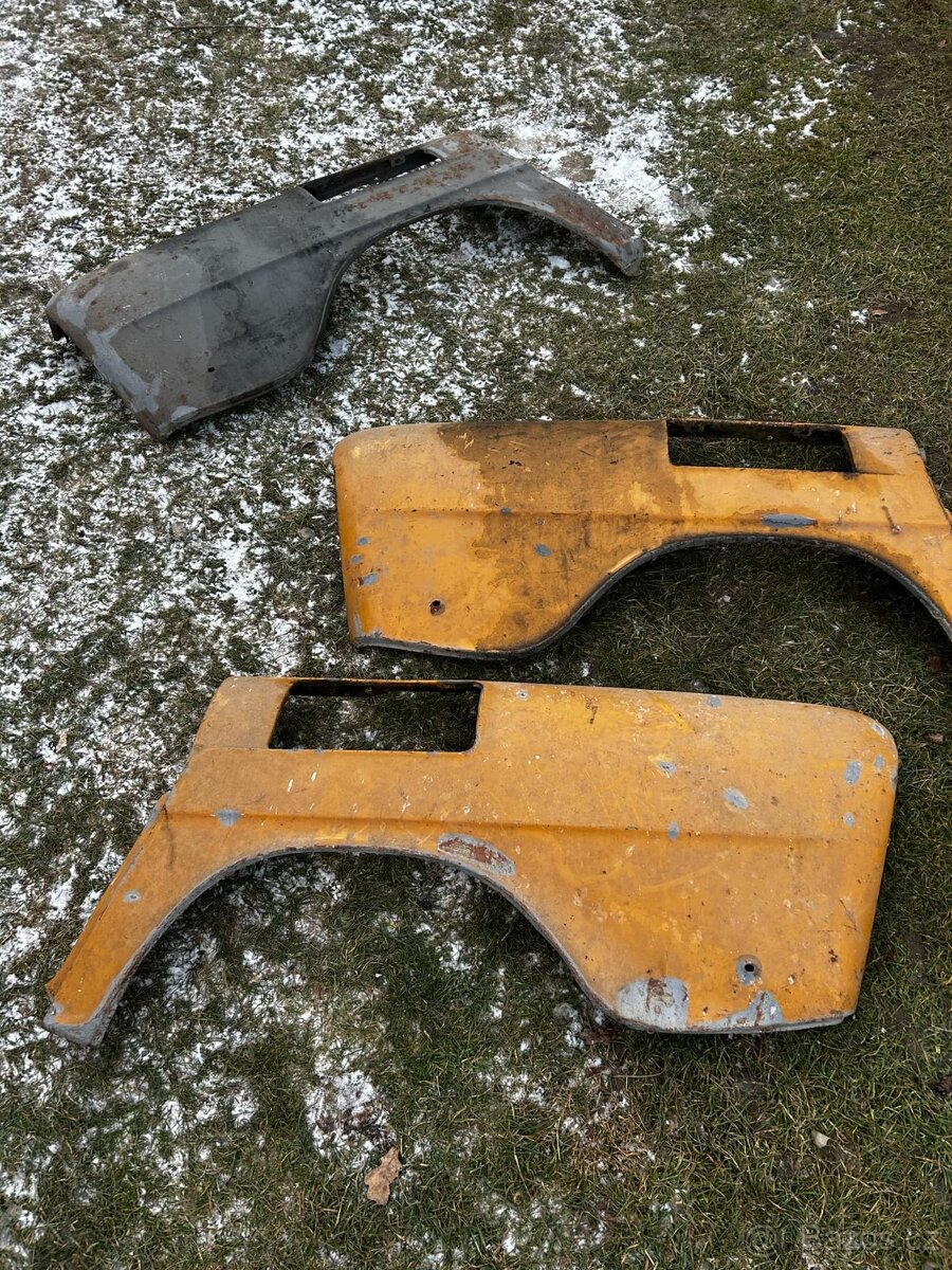 BLATNÍKY ŠKODA 100 - BEZ HLUBOKÉ KOROZE