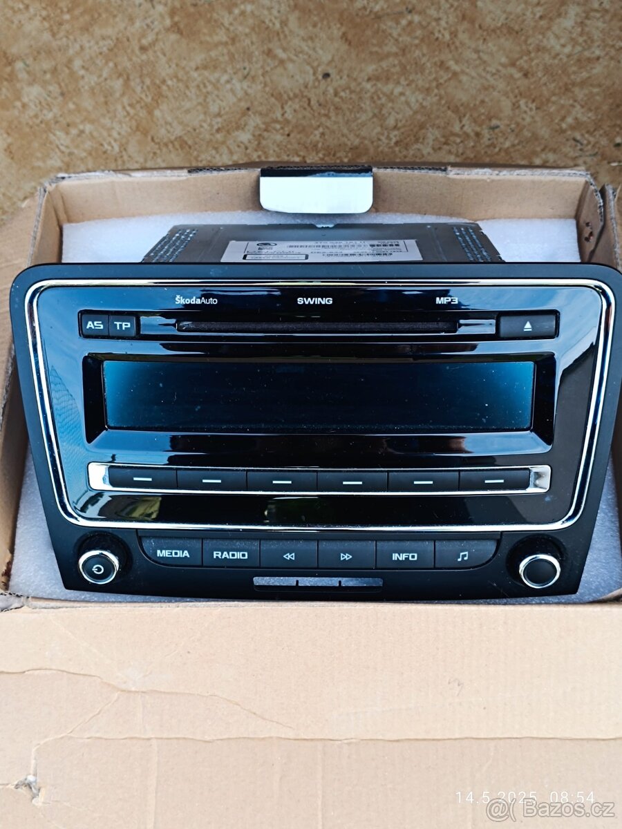 originální autorádio Škoda Swing (MP3) z modelu Superb II