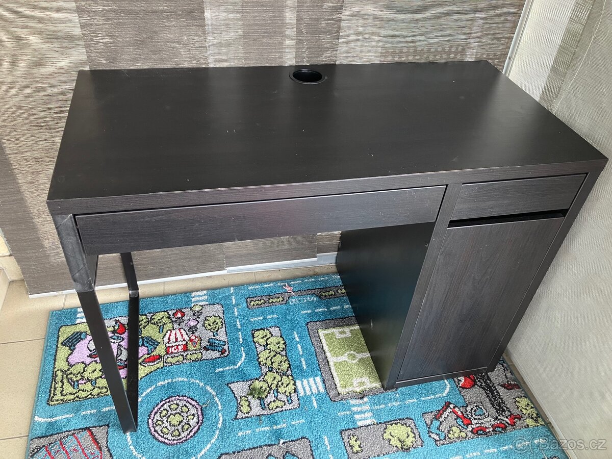 Psací stůl IKEA Micke černý
