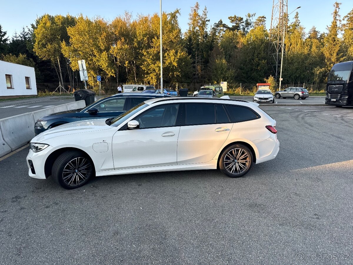 BMW 330e xDrive Touring M Sport (G21) – r.v. 2021, záruka do