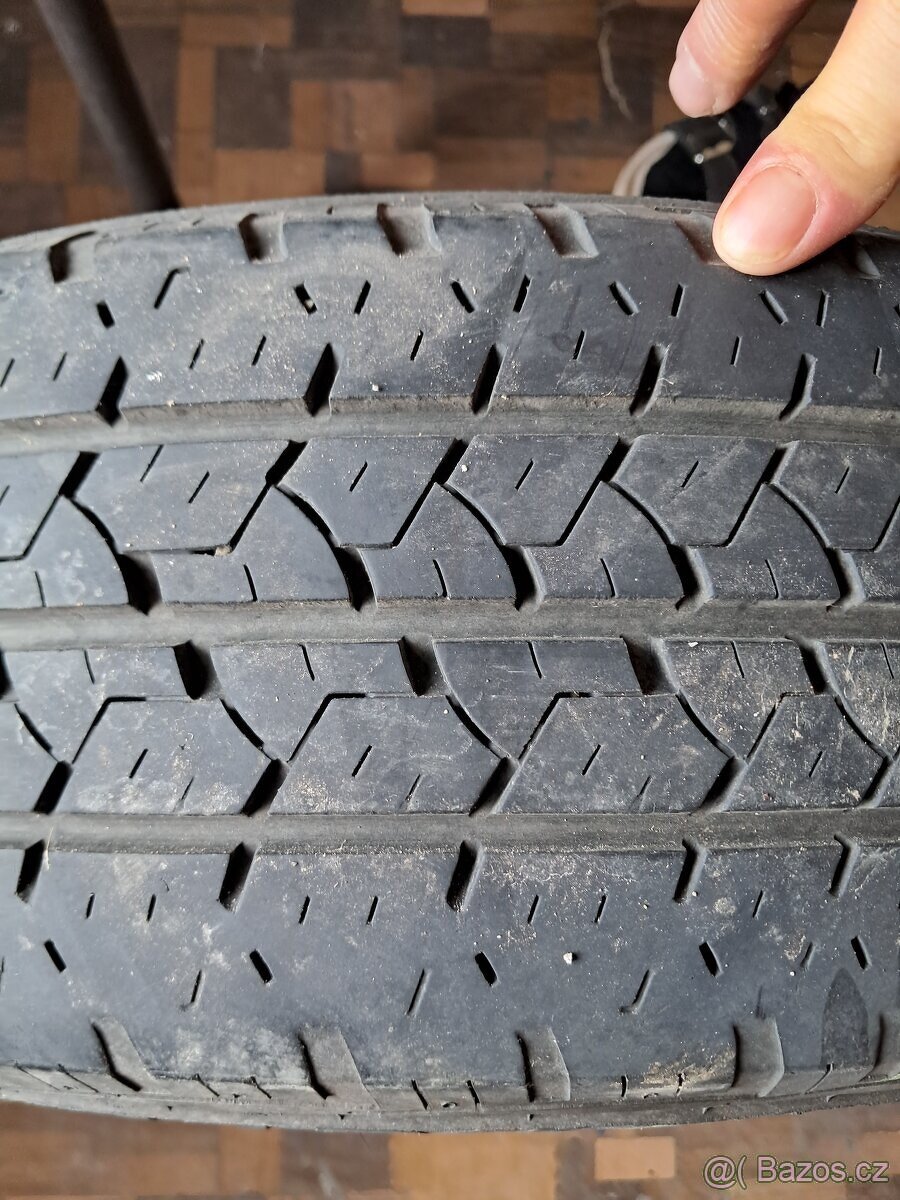 Letní pneu Barum s originálními disky Ford