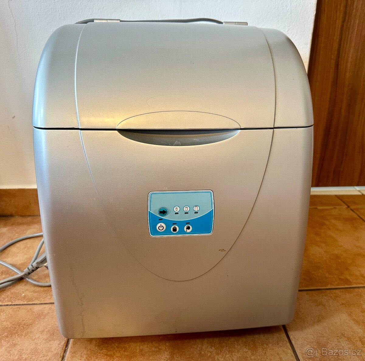 Ledovač Výrobník ledu ZB-15P – přenosný, 15 kg/den