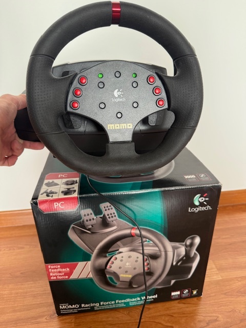 Volant Logitech Momo Racing Force Feedback