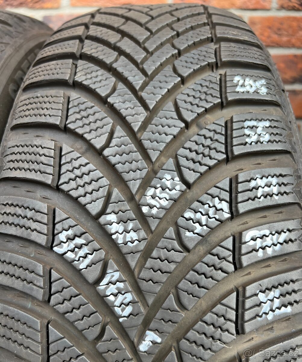 205/55 R19 97V XL zimní pneumatiky Semperit (3124)