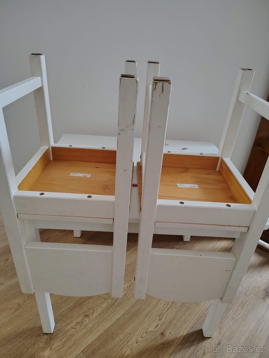 Dětská stolek a 2 židličky