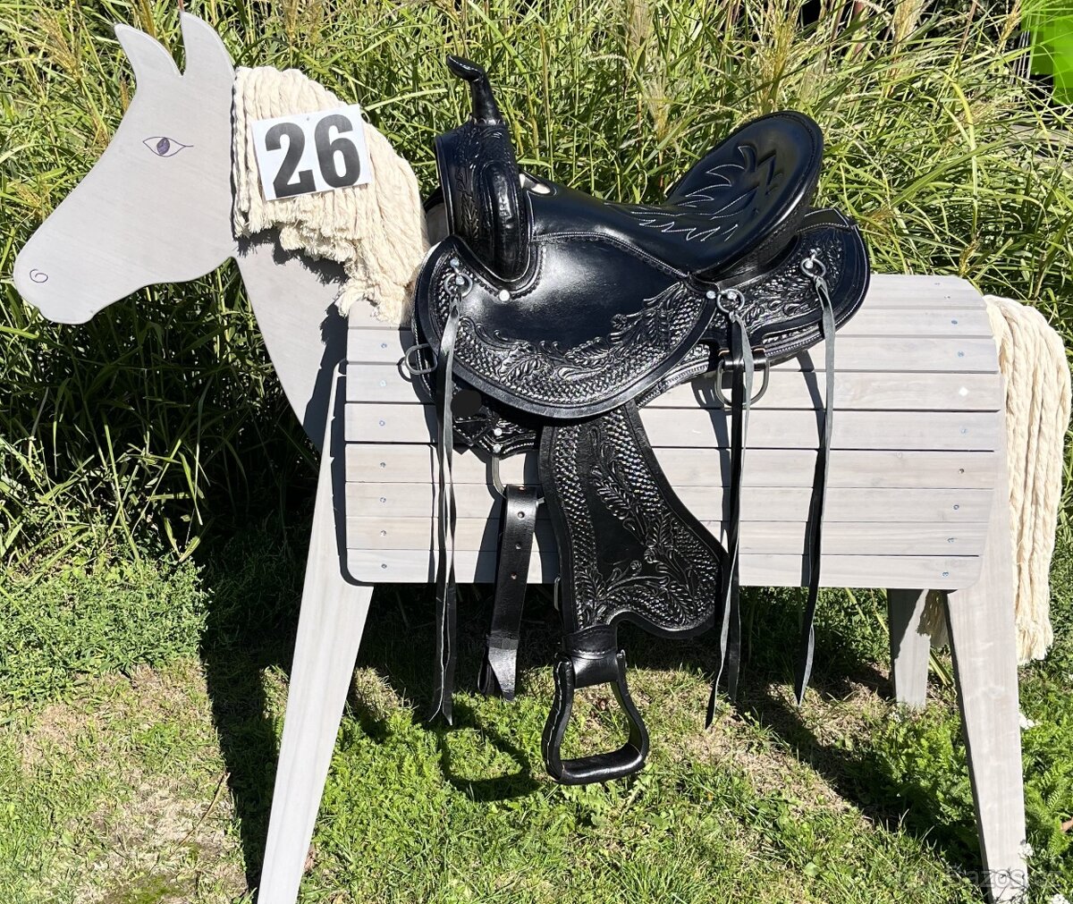 Westernové sedlo 26) černé oválné krátké široké