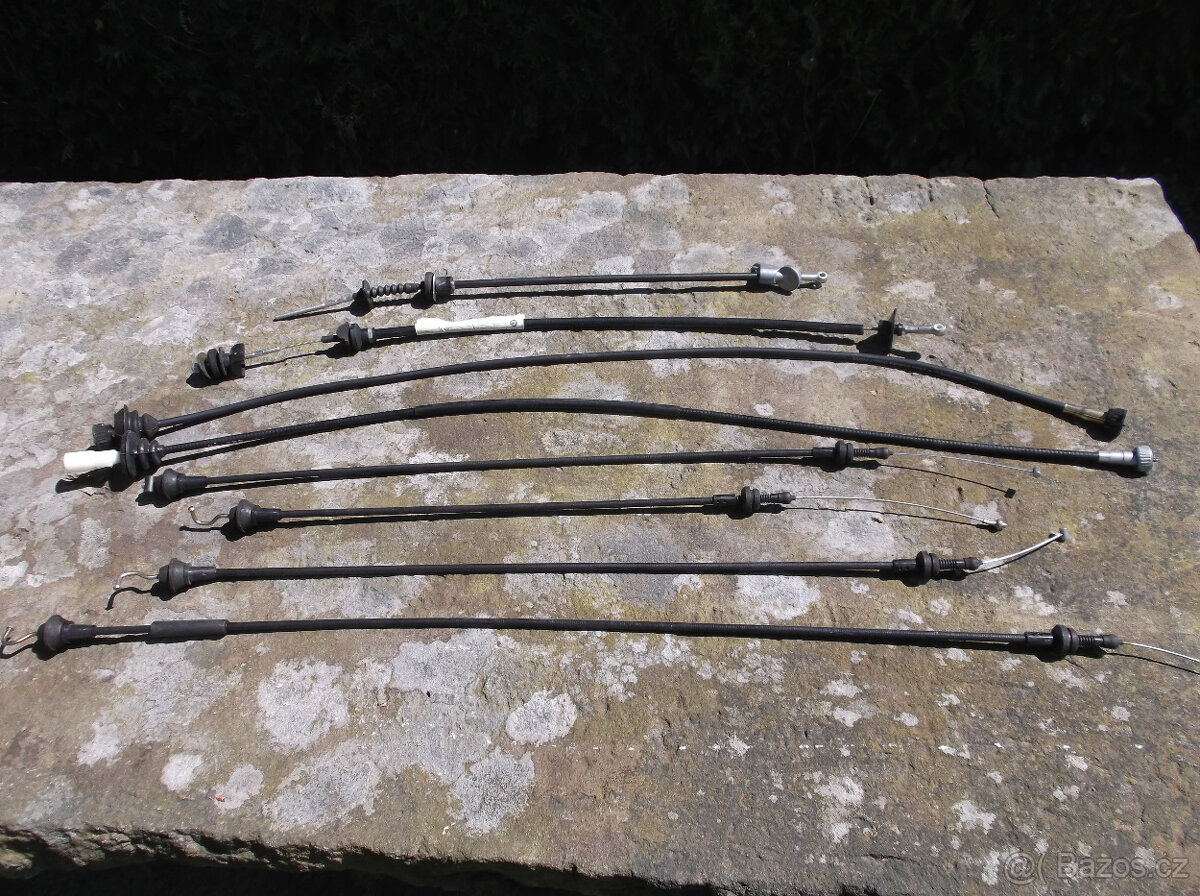 ŠKODA 120-FELICIE NÁHRADNÍ DÍLY-ZRCÁTKA-VÝFUKY-VÝPLNĚ