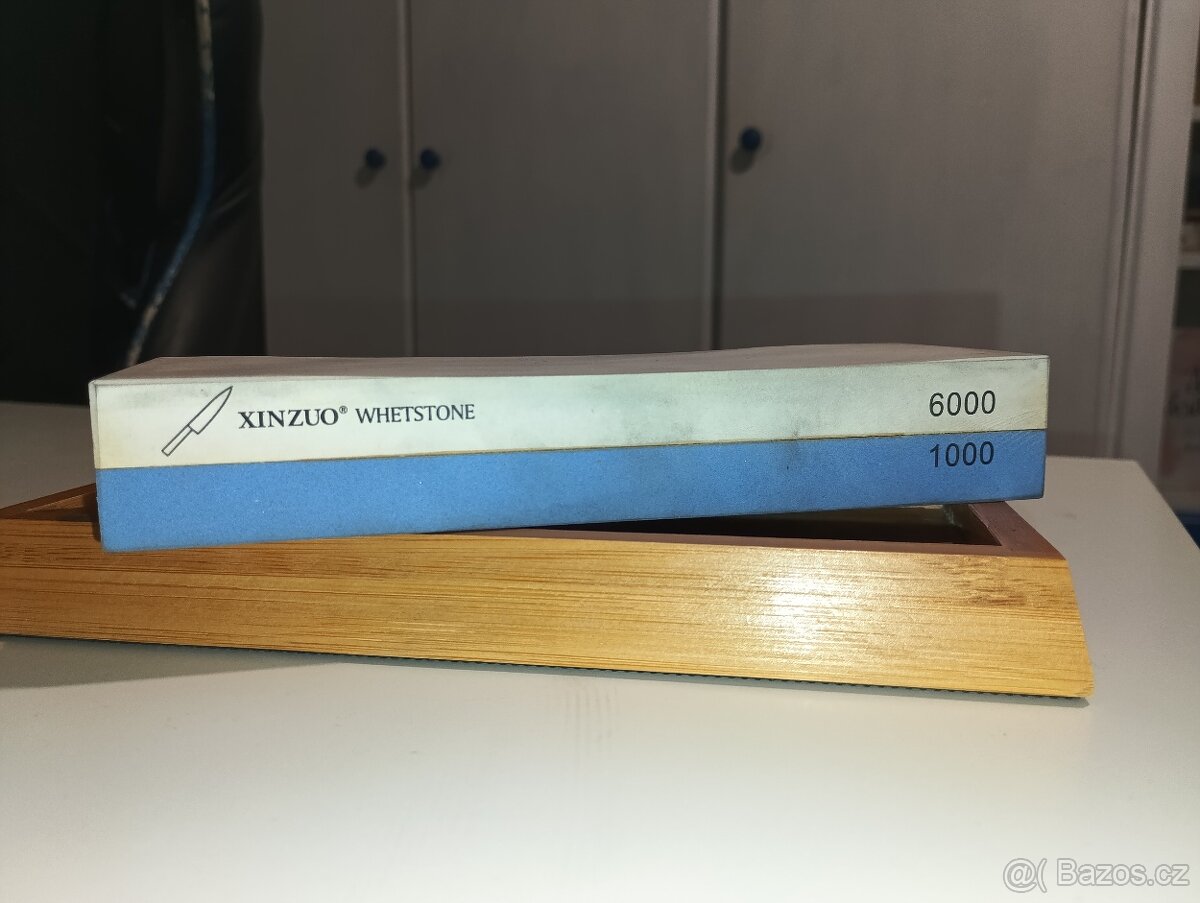 Brousící kámen XinZuo s bambusovou základnou