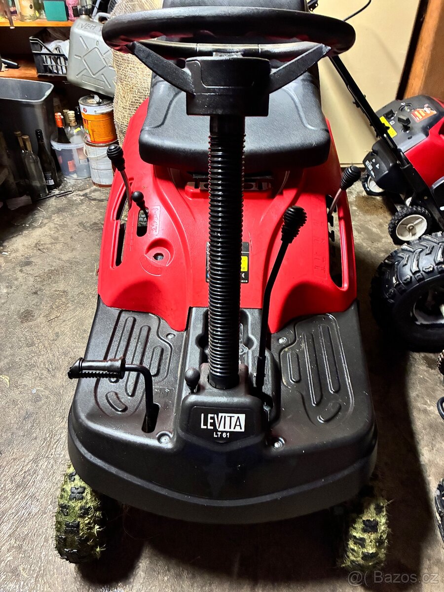 Zahradní traktůrek Levita