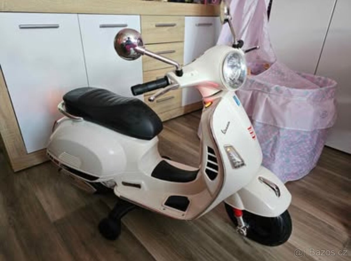 Dětský skútr Vespa Buddy Toys