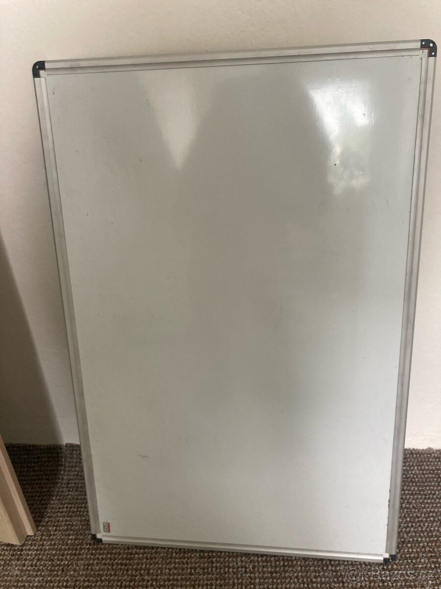 Magneticka Tabule na psaní fixkami.