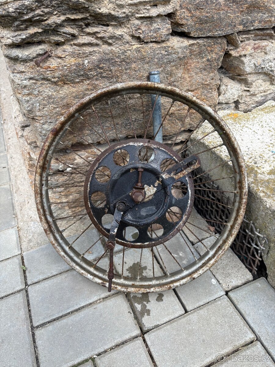 Jawa 550 zadní kolo