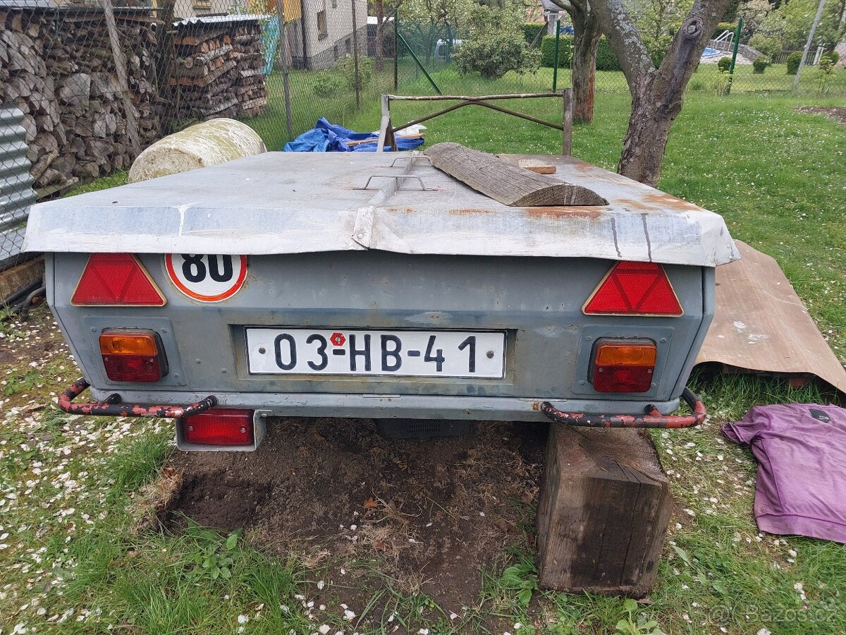 Přívěsný vozík