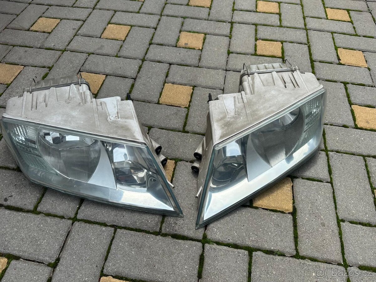 Škoda Octavia II přední světla