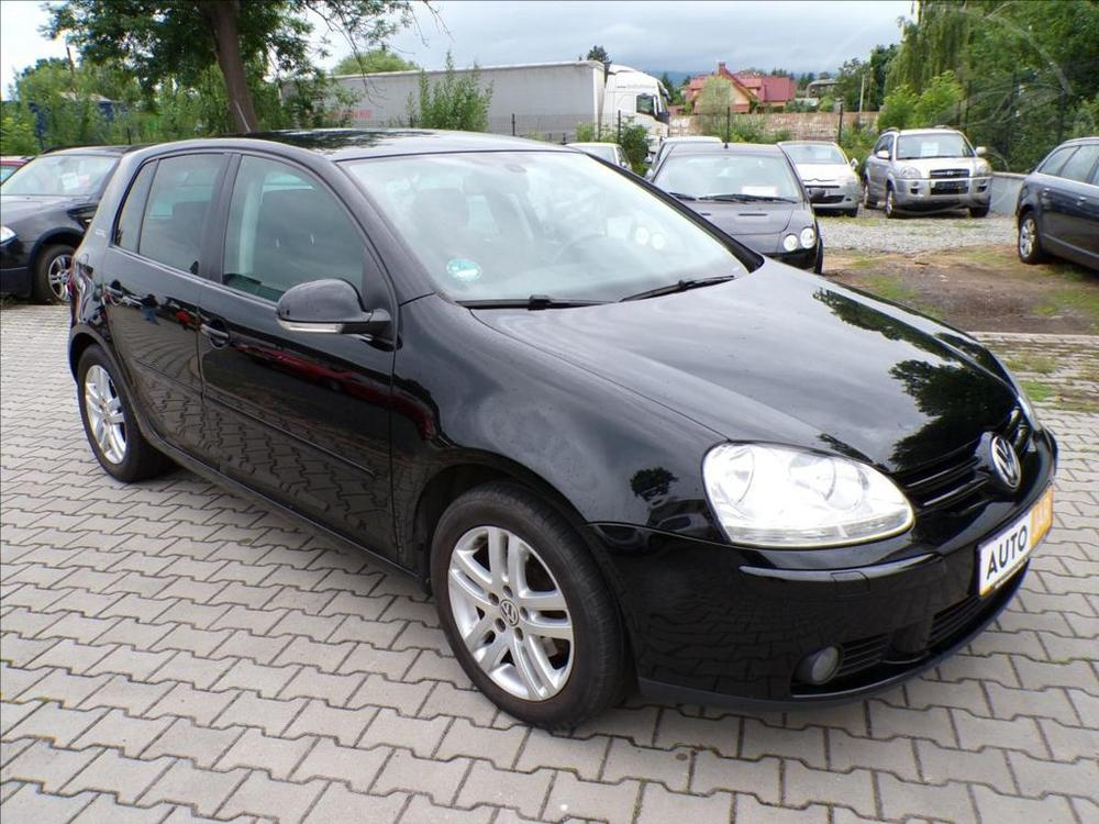 Volkswagen Golf 1,6 i TREND,KLIMA