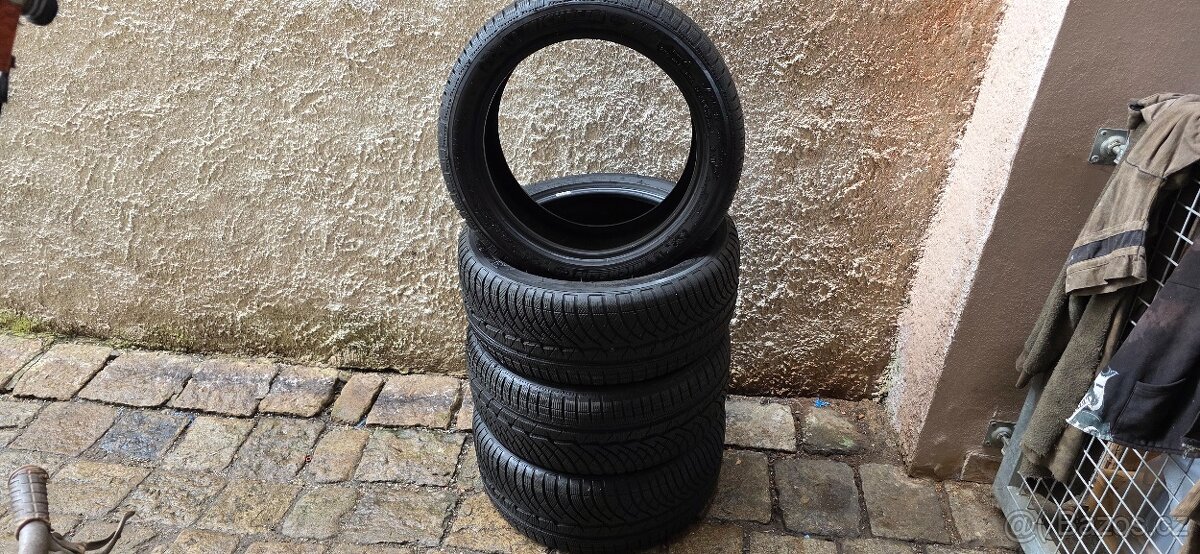 245/45/18 Michelin - zimní - pošlu poštou 1074.