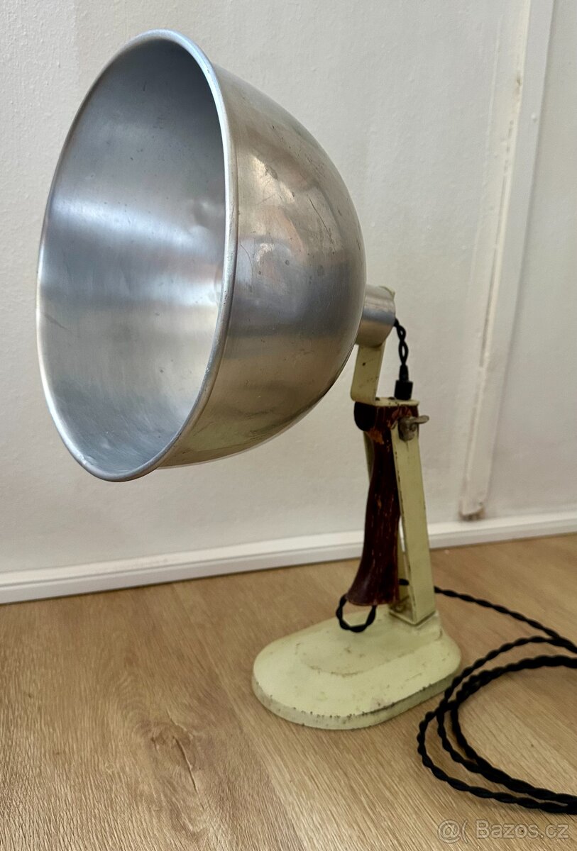 Stará lampa INDUSTRIÁLNÍ polohovací FUNKČNÍ lékařská