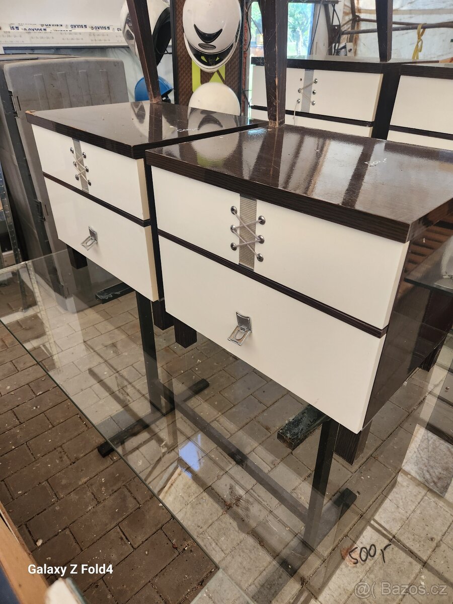PRODÁM MODERNÍ NOČNÍ STOLKY – 2 KUSY