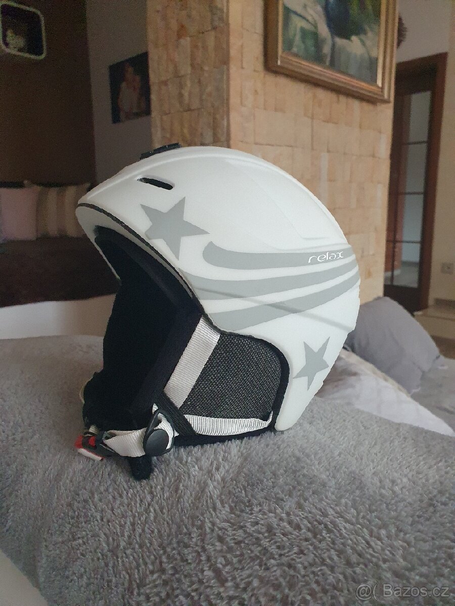 Lyžařská helma Relax jako nová