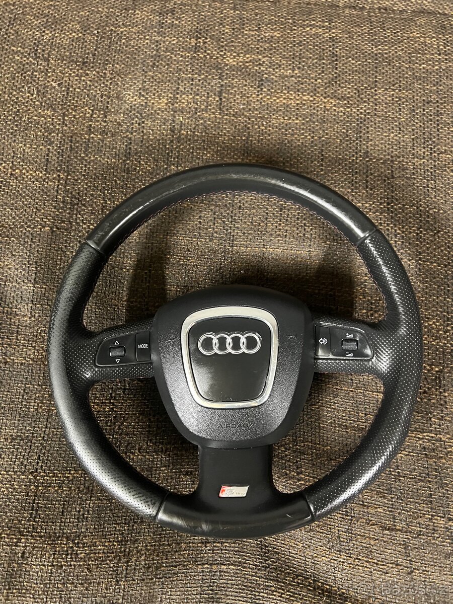 Tříramenný volant Audi