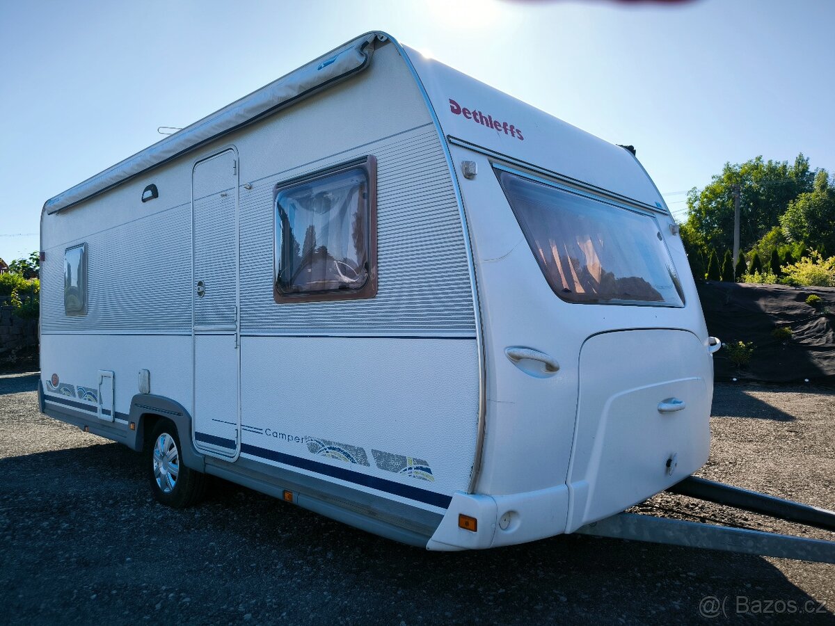 Karavan Dethleffs Camper - fr. postel, plnohodnotná koupelna