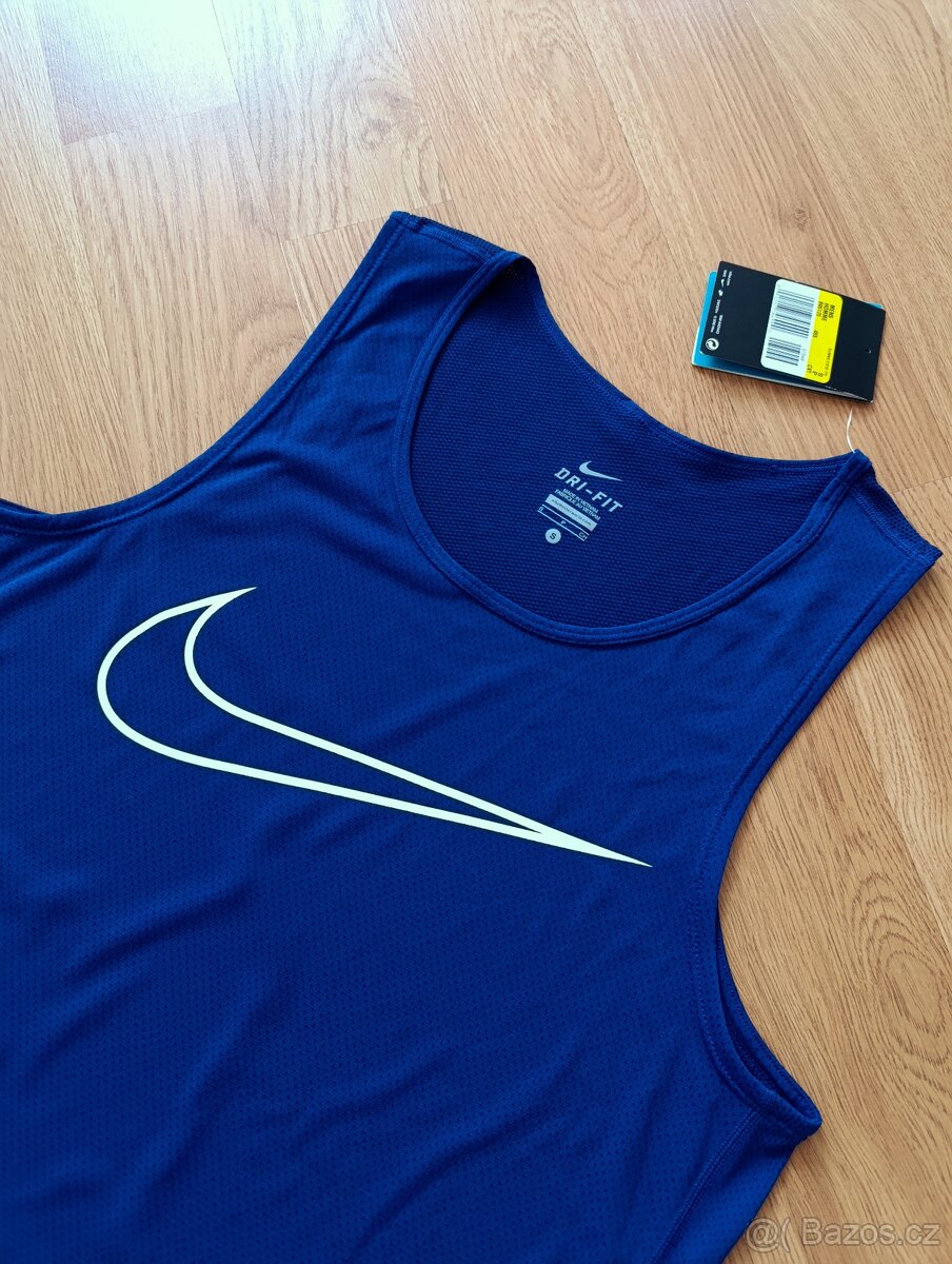 Tílka Nike