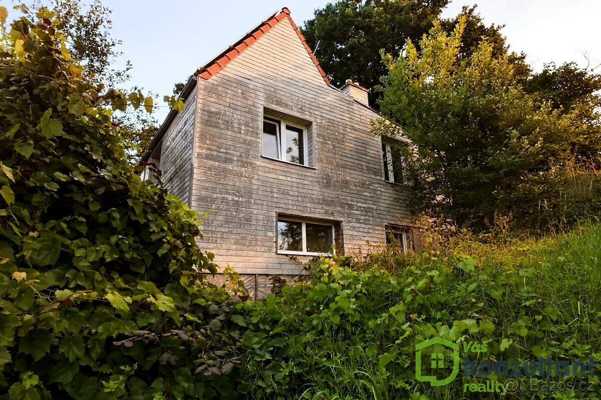 Rekreační objekt - chata 4+1, CP 2 527 m2, k rekonstrukci -