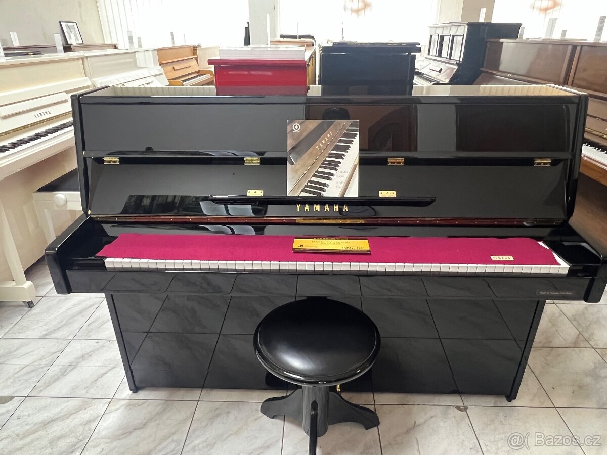 Yamaha C110A se zárukou, doprava a židle zdarma.