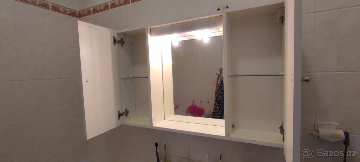 Koupelnová skříňka