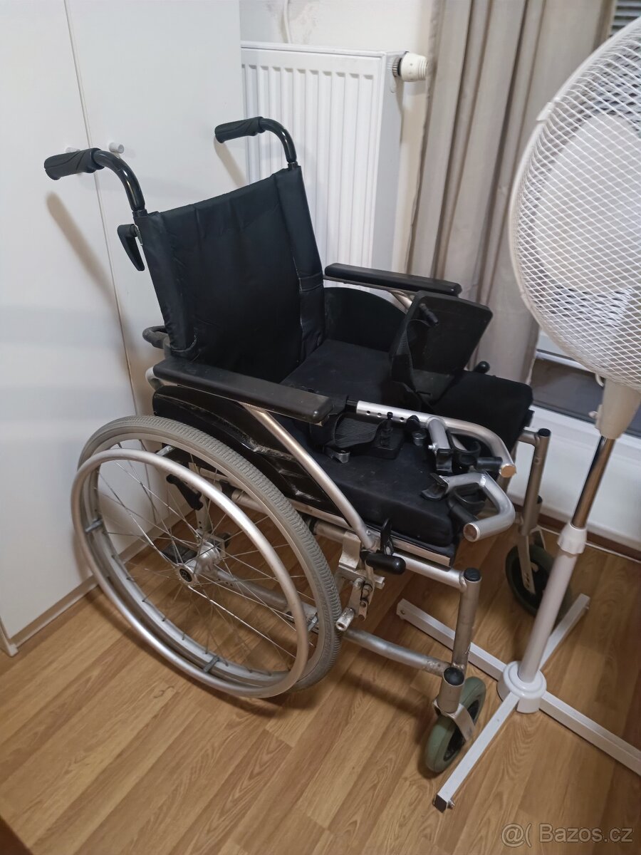 Invalidní vozík