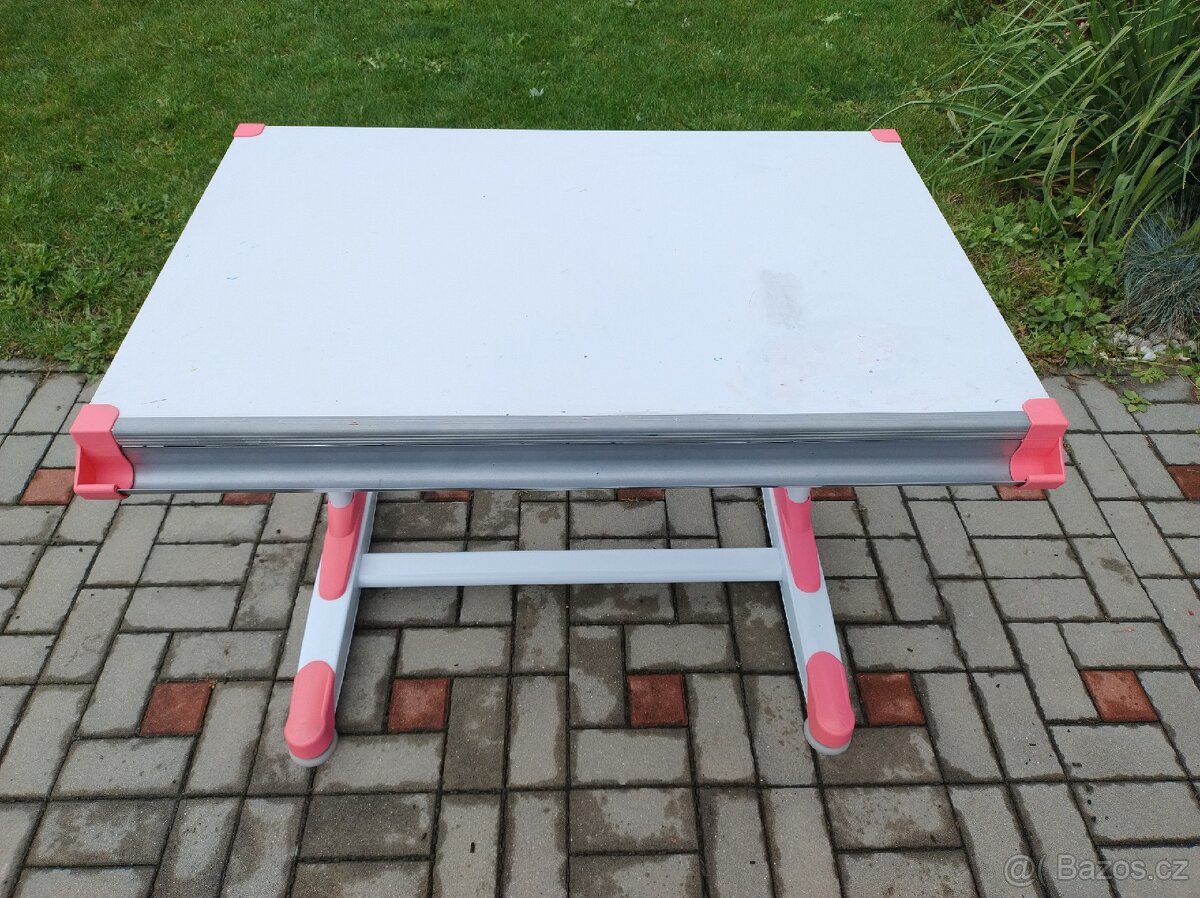 Dětský polohovatelný stul