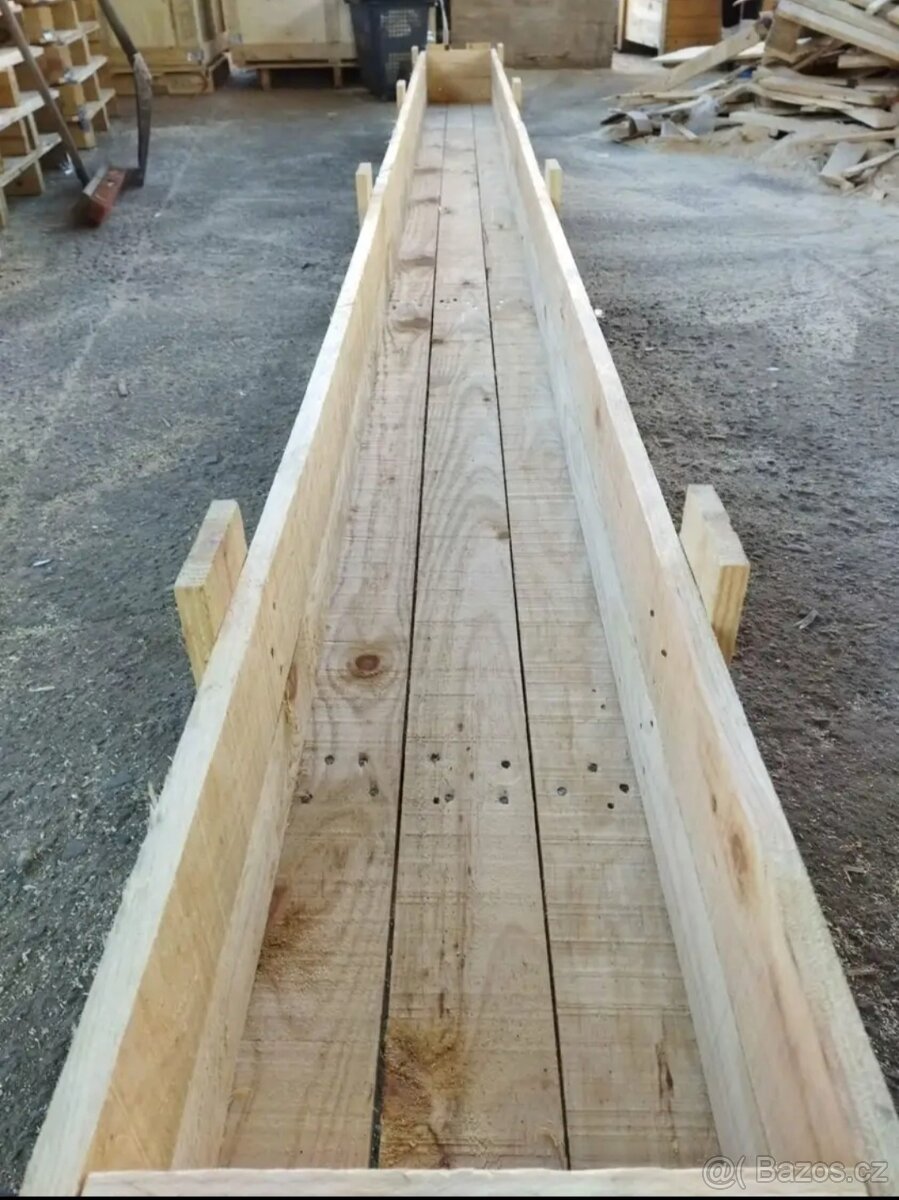 Dřevěný truhlík, vyvýšený záhon